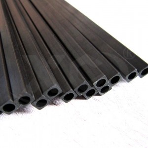 Hiilikuituinen neliöputki, neliönmuotoinen ulkopuolelta ja pyöreä sisältä