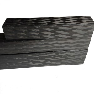 Feadán snáithín carbóin tarraingthe cearnach