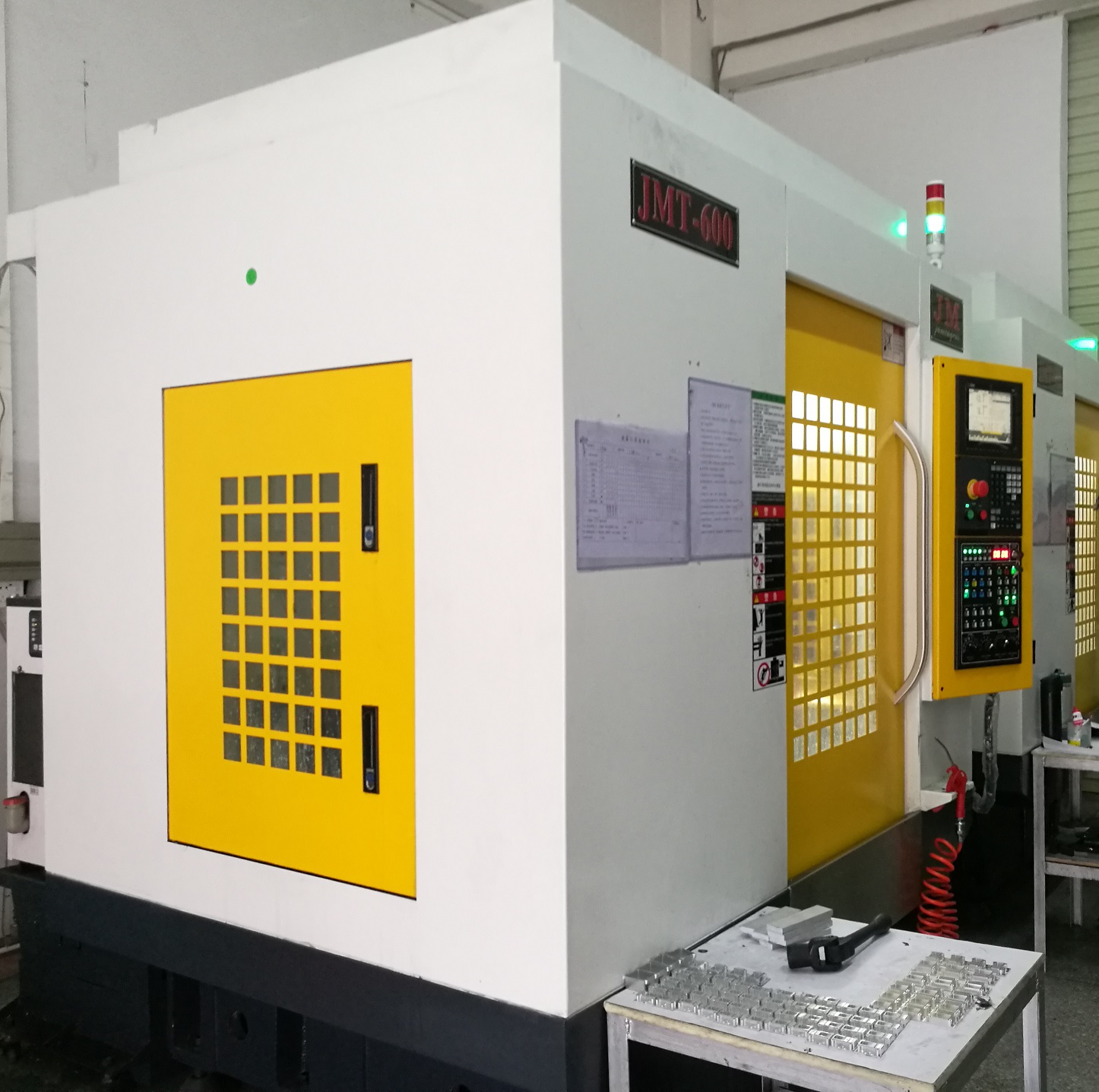 Mașină de prelucrare a aluminiului la nivel de microni